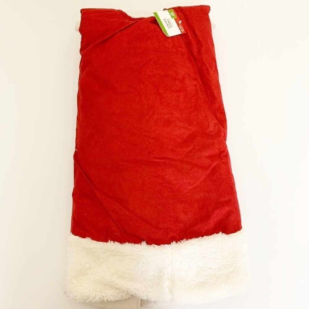 Red Faux Suede Christmas Tree Shirt with Fur, 48”